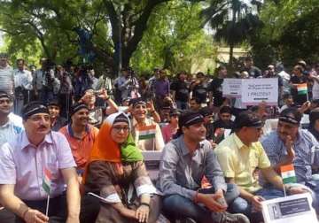 kashmiri pandits stage protest over issue of return to valley