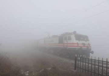 chilly morning in delhi fog disrupts rail traffic