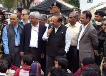 harsh vardhan proposes floating clinics for flood ravaged srinagar