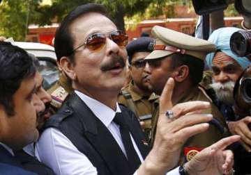 sc refuses to free sahara s subrata roy from custody