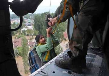 kashmir floods over 1 42 000 people rescued so far