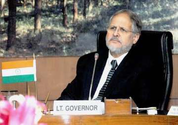 lg najeeb jung offers 2 civic bodies 300 cr loan to end strike