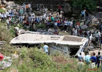 six dead 19 injured in bus accident in himachal pradesh