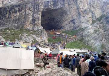 amarnath yatris stranded on jammu srinagar highway