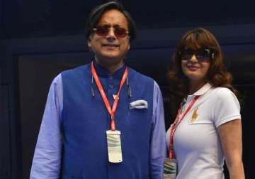 delhi police quizzes crew of flight in which sunanda shashi tharoor fought days before her death