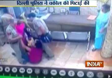 2 cops suspended for thrashing lawyer inside police station