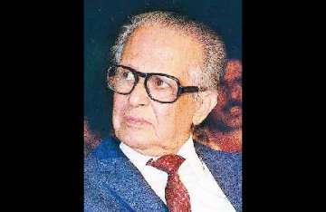 cartoonist r k laxman comfortable in pune hospital