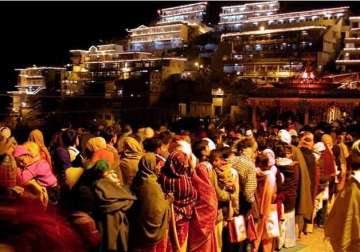 over 2.5 lakh pilgrims visit vaishno devi during navratras