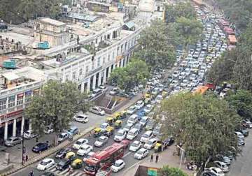 delhi police imposes traffic restrictions to tackle new year rush