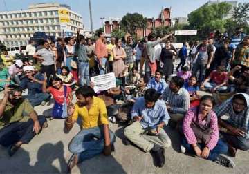 students to continue protest against scrapping of non net fellowship