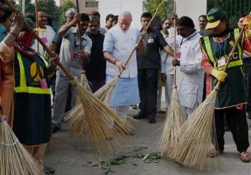 foreigners living in india laud clean india drive