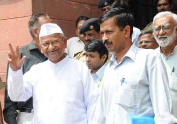 anna hazare to meet kejriwal in delhi tomorrow