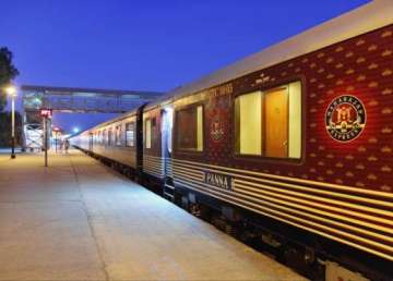 top 5 luxurious trains of india