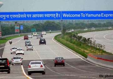 two children killed in accident on yamuna expressway