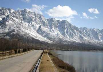 srinagar records season s lowest temperature