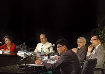 india is facing a dearth of real leaders say panelists in the statesman debate