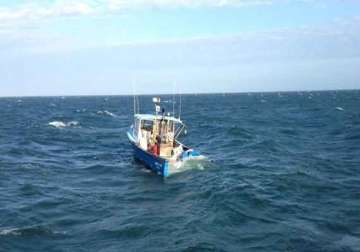 indian coast guard rescues five fishermen
