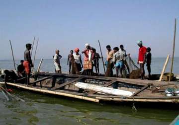 26 indian fishermen return to india after release