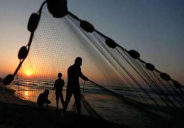 24 indian fishermen released by lanka