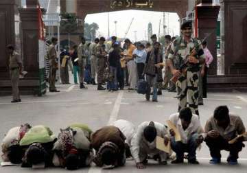 indian prisoners arriving from pakistan saturday