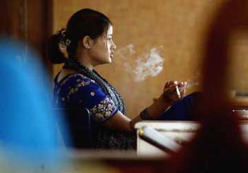 indian female smokers outpuff males