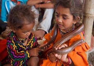 indian village where kids from age of 2 are taught to handle snakes