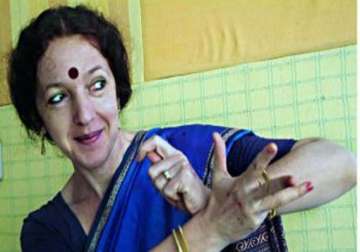 italian born odissi dancer ileana citaristi manhandled by puri jagannath temple servitor seeking money