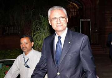 italian envoy free to leave india