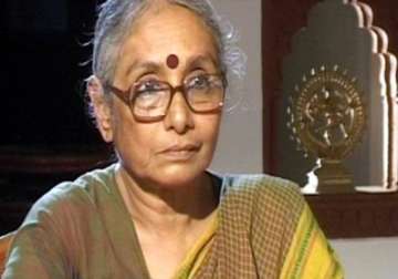 jan lokpal campaign trying to dictate terms to parl aruna roy