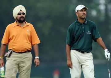 jeev s coach forced to remove turban at milan airport