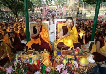 karmapa begins prayer for world peace at bodh gaya