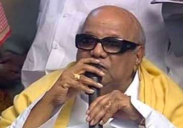 karunanidhi says jayalalithaa is fooling people