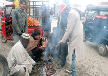 kashmir continues to reel under intense cold