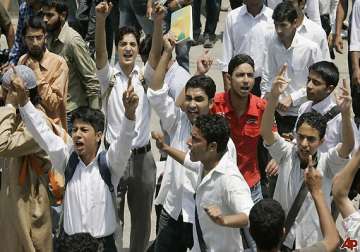 kashmiri students protest abvp assault on geelani