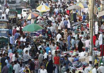 kashmiris throng markets to shop for eid ul fitr