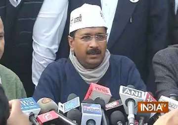 kejriwal adamant on holding open assembly session for jan lokpal bill slams delhi police