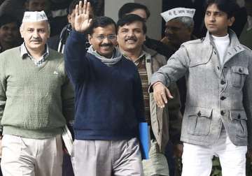 kejriwal s cabinet insists on holding assembly session in open stadium