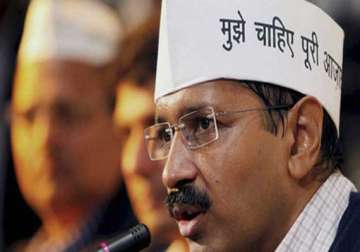 kejriwal writes to lg wants early polls in delhi
