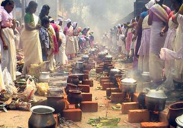 kerala women celebrate attukal pongala