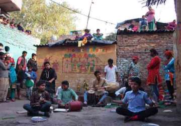 know about the colony of jugglers in delhi