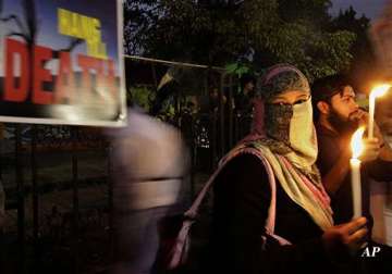kolkata walks in silence to protest delhi rape