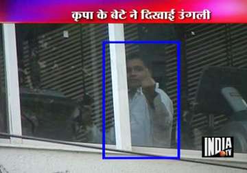 kripashankar s son shows finger to media