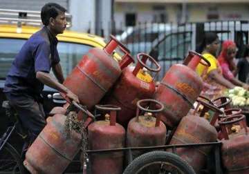 lpg consumers in delhi will get cash subsidy from jan 1