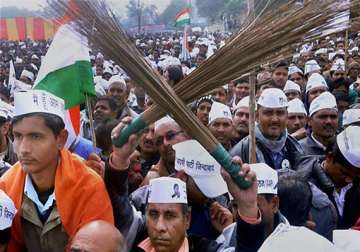 7 ls candidates of aap face severe poll fund crunch in gujarat