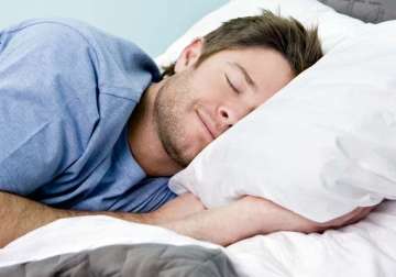 lack of sleep prevents women feeling full makes men hungrier