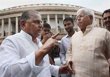 lalu congratulates mulayam