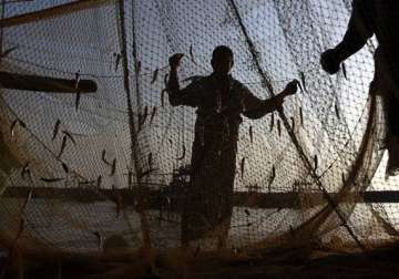 16 lankan fishermen arrested for fishing in indian waters