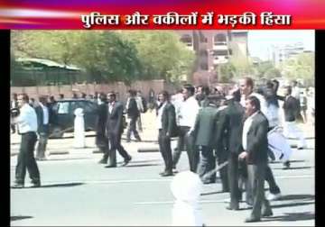 lawyers go on rampage in jaipur clash with police