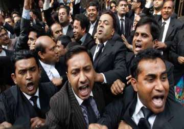 lawyers of delhi high court on strike