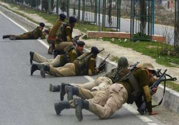 let militant killed in srinagar three policemen injured